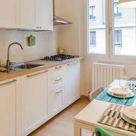 Porta Romana Charming Flat شقة *