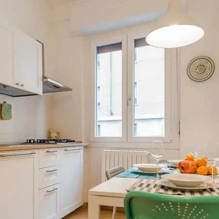 Porta Romana Charming Flat شقة *
