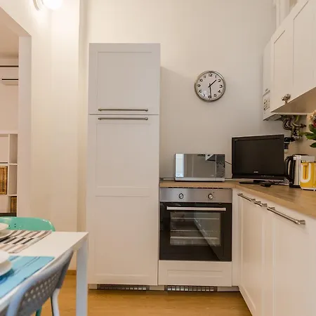 Porta Romana Charming Flat ميلان